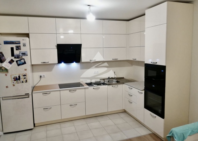 Современная кухня с фасадами Эмаль глянец