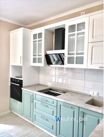 Бело-зеленая кухня в стиле Прованс