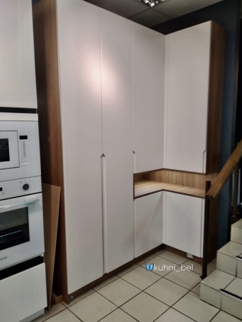 Шкаф с интегрированными ручками