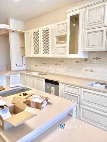 УТ181. Бежевая кухня из массива ясеня