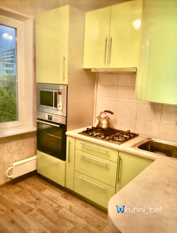 УТ244. Глянцевая кухня из пластика салатного цвета