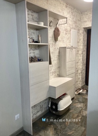 Прихожая на заказ с фасадами из ЛДСП