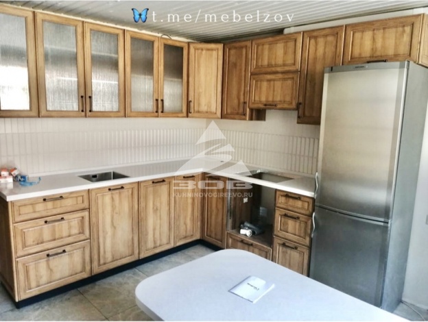 Кухня в дом с фасадами из мдф-пвх "под массив"