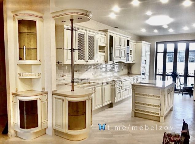 Кухня с Островом массив ясеня УТ181