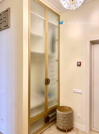 УТ247. Стеклянный шкаф в Прихожую