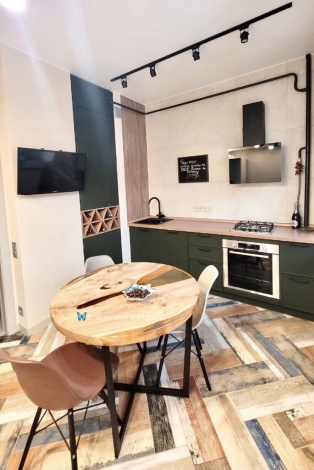 МГС119. Зеленая кухня со столешницей под дерево