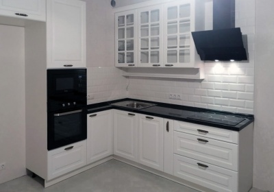 Кухня с фасадами из мдф-пвх и пластиковой столешницей