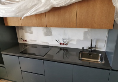 УТ141 кухня собрана в апреле, камень установлен в мае 2020