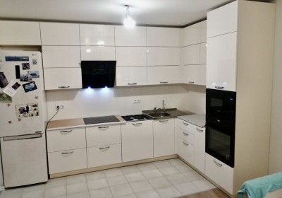 Современная кухня с фасадами Эмаль глянец