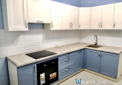 Бело - синяя кухня в Стиле Неоклассик