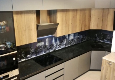 Заказ УТ251. Кухня из пластика до потолка без ручек