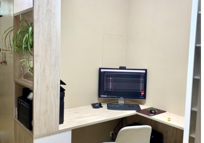 Заказ УТ260/2. Стеллаж с рабочим столом