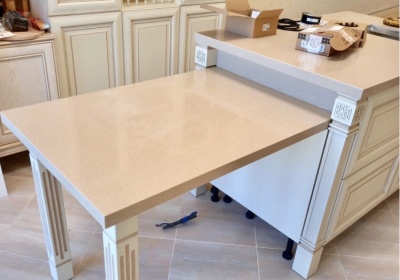 Остров на кухню с каменной столешницей