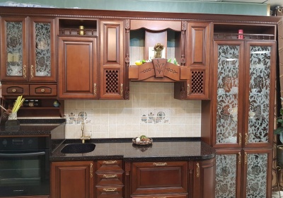 Кухня из Массива Черешни с каменной столешницей