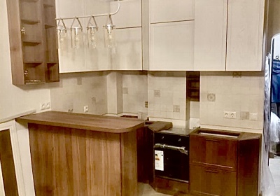 УТ266. Кухня Кантри до потолка с каменной столешницей