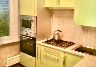 УТ244. Глянцевая кухня из пластика салатного цвета