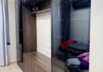 УТ304/2. Стенка в комнату со стеклянными фасадами