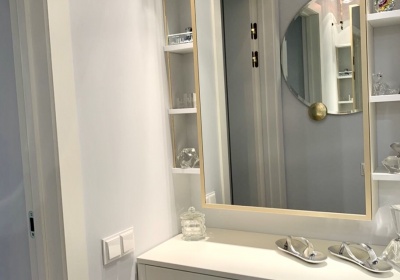 УТ247.Тумба в нишу с зеркальным шкафчиком