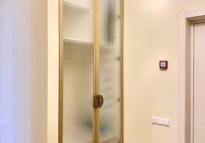 УТ247. Шкаф из стекла в Прихожую