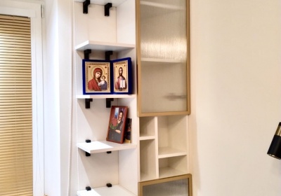 УТ314. Шкафчик рядом с окном