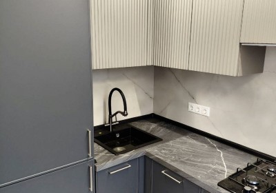 УТ526. Серо-синяя кухня